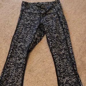 Lululemon cropped yoga pants